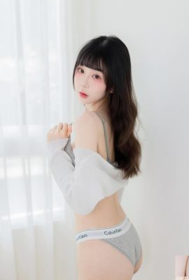 “Toast Bread” The white and tender body picture is very eye-catching and exudes a strong temptation (10P)