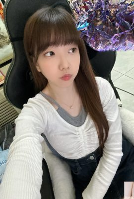 The cute girl “Baiyi” has a beautiful figure that is looming (10P)