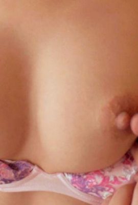 The ultimate high-looking SSS-level beauty with long legs, pert butt and beautiful breasts is really a life-threatening stunner (18P)