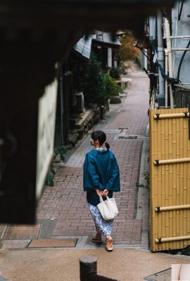 (けんけん) The charming electric eyes are full of temptation and you will fall in love at first glance (38P)