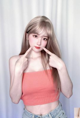 “Weiwei” has a beautiful figure, white and tender, so perfect that it’s foul (10P)