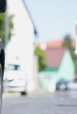 The foreign girl is so good-looking, and her figure is so good that she shares her erection experience in a romantic threesome (21P)