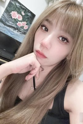 “Momo” the exquisite beauty’s charm erupts and she is full of temptation (10P)