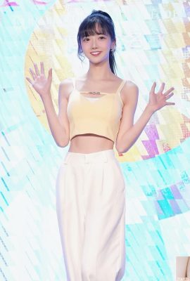 “Yi Chen” has a sweet smile with overwhelming power and charming facial features that will make you lose your soul (10P)