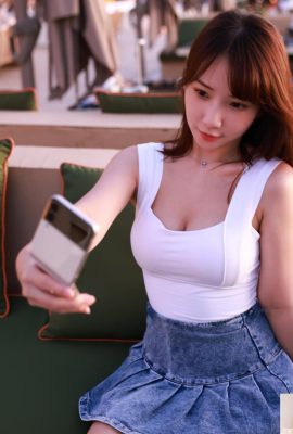 “Sisi” has big eyes, a sweet smile, and a really good figure (10P)