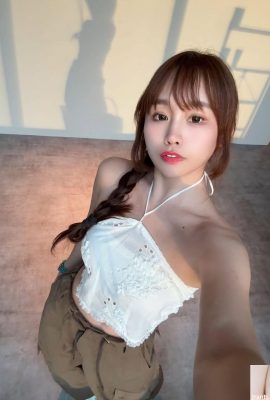 “IreneHuang” has a sweet appearance but a hot curve (10P)