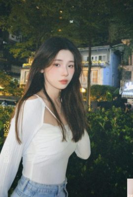 “Tinsley” has won the hearts of fans with her sweet appearance and hot body (10P)