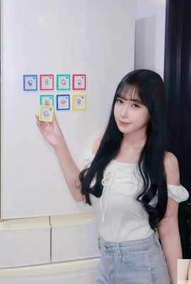 “Peng Peng” is fascinated by her beautiful face (10P)