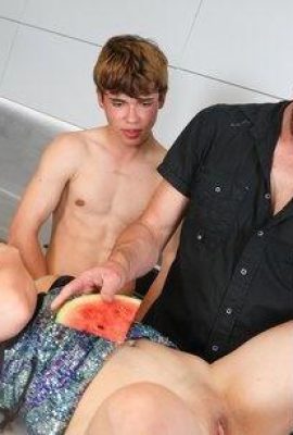 A woman who can take two best friends to serve her husband is really great (15P)