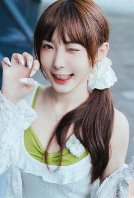 “Yi Xi” is extremely charming and seduces without mercy. The more you look at her seductive figure, the more fascinated you become (10P)