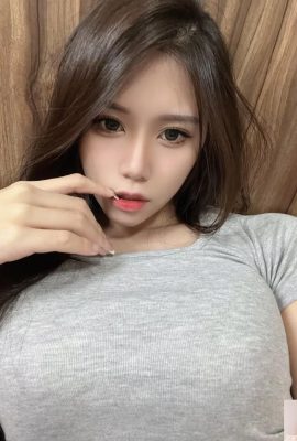 “Qi” beautiful breasts close-up stunning every moment (10P)